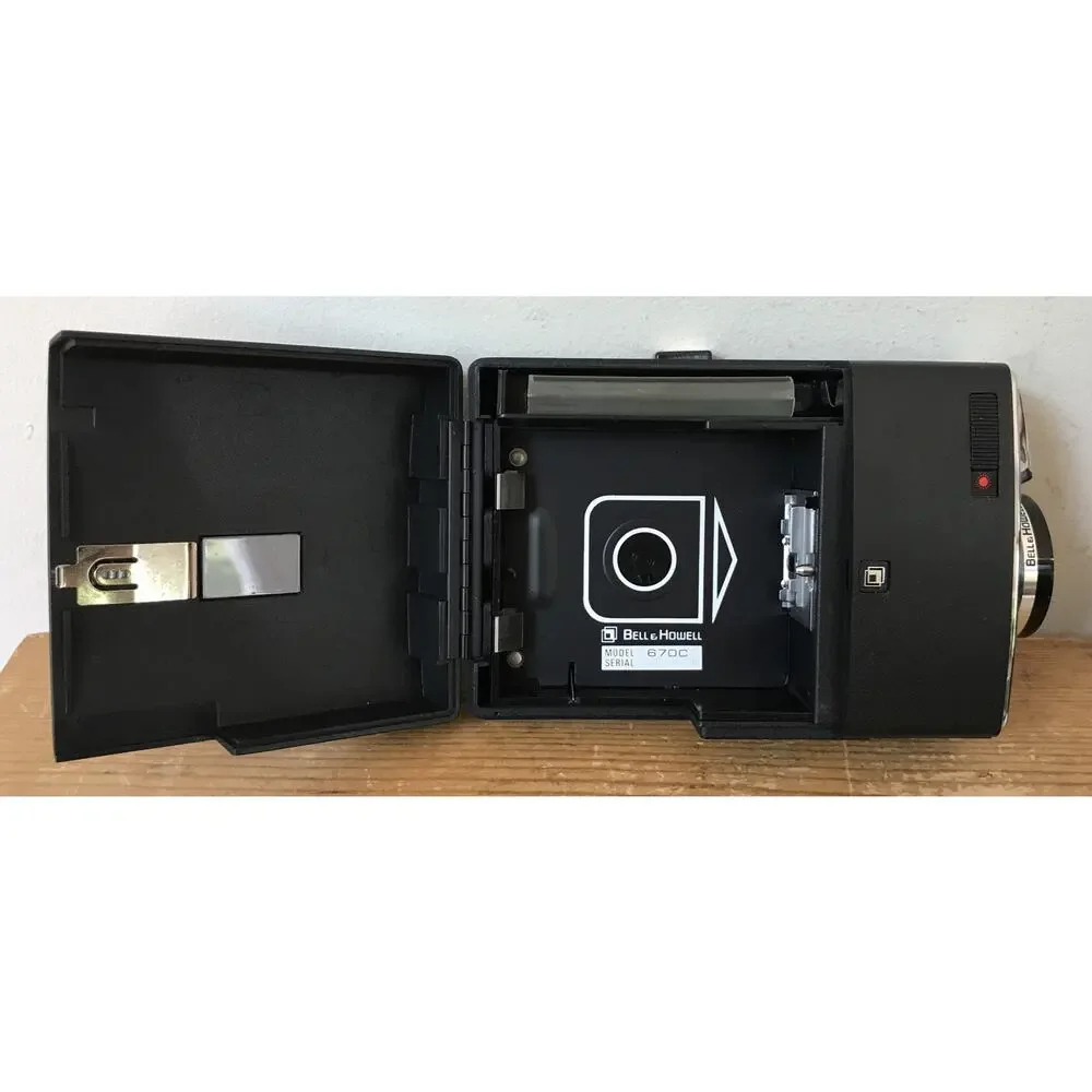 Vtg Bell Howell Autoload 670 XL Japanese Super 8mm Film Camera w Case UNTESTED